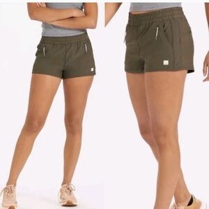 Vuori Women's Dash Shorts in Olive M